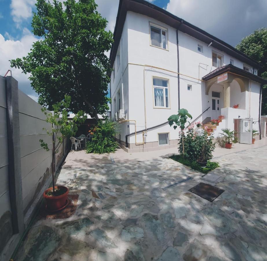 Cazare Alfredo Крайова Экстерьер фото